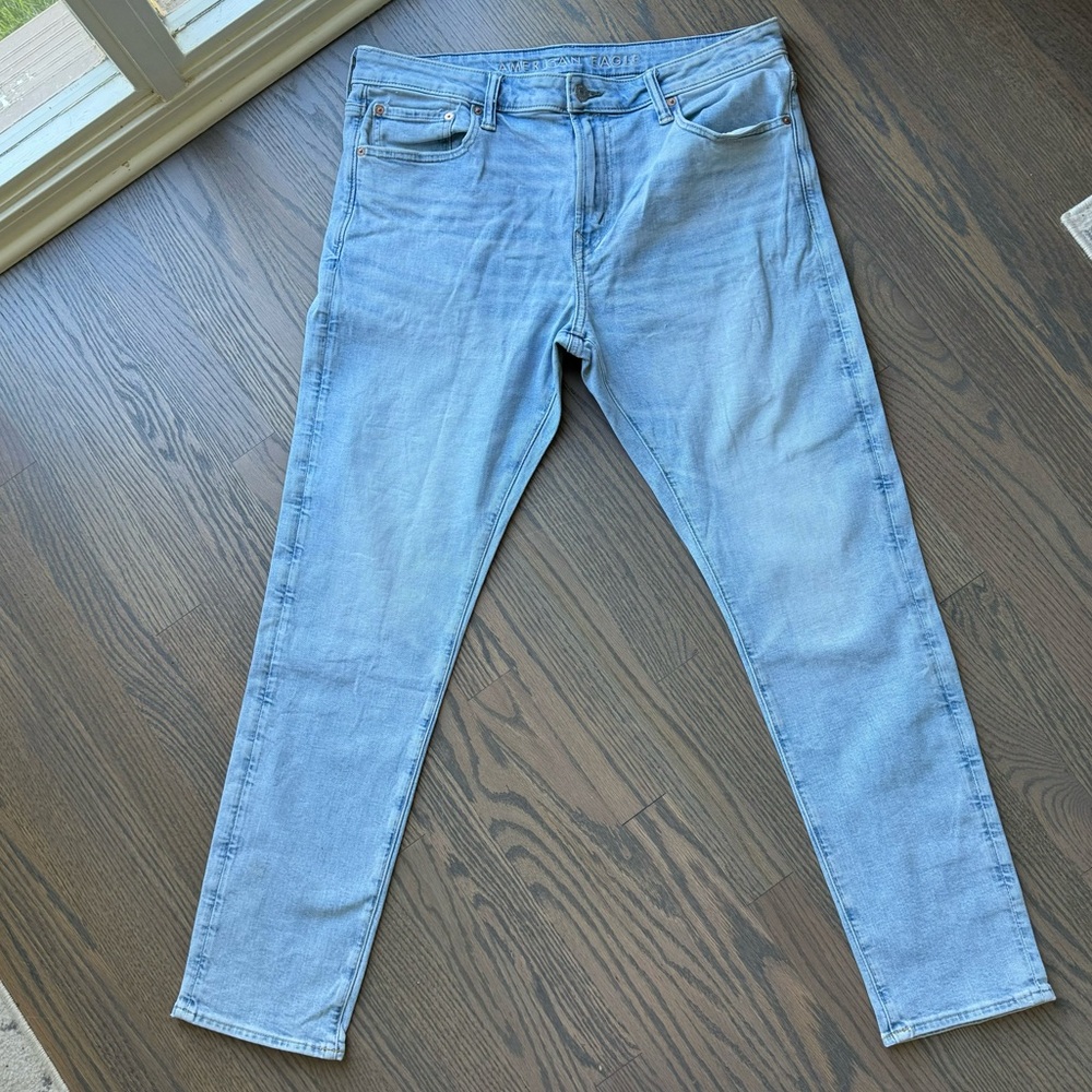 Preowned - American Eagle Flex+ Athletic Fit Light Wash. 36x32